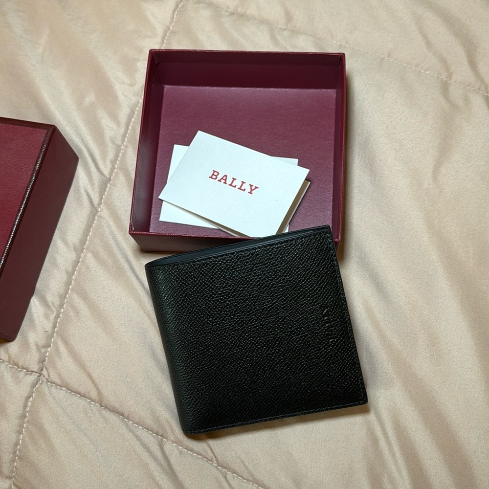 Bally’s Men’s black bovine wallet